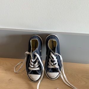 I am selling unisex shoes